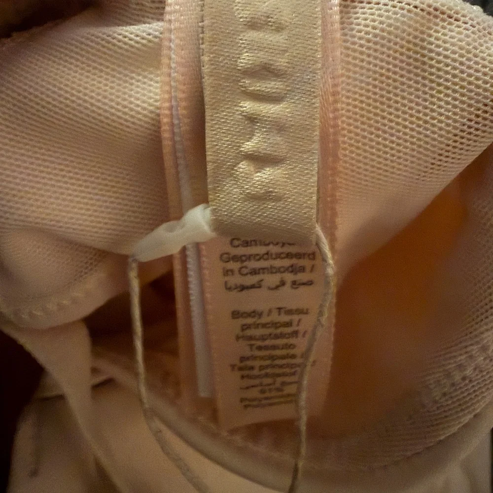 SKIMS ULTIMATE BODY
PUSH-UP THONG BODYSUIT XL SAND - Picture 6 of 6